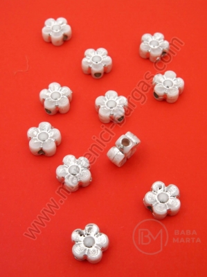 Ață argintie floare albă 9x4mm 1 pachet 40g ~235 buc 312358