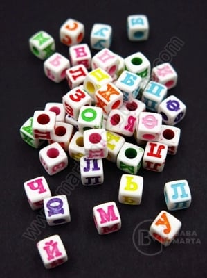 Mărgele cubice 6x6mm litere gaură 3.5mm 1 paquet 40g ~175 buc 312844