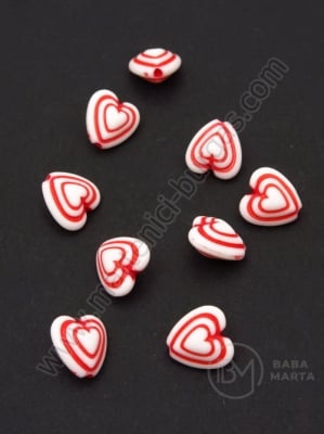 Inimă 10x11x7mm roșie cu gaură albă 1.5mm 40g ~118buc 312343
