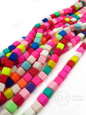 Sfoară cub 6x6mm amestec pastă polimerică fimo ~62 bucăți 40cm 1buc 312911