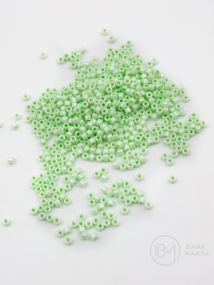 Mărgele de sticlă 2x2mm 40grame ~4400 bucăți 331129