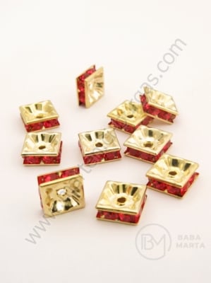 Pătrat 8x8x3mm cu cristale roșii aurii 10 buc 301425