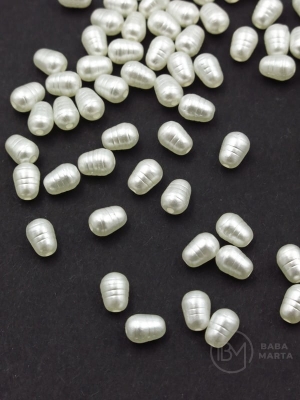 Perlă plastic ecru 7x5mm gaură 1mm 40 grame ~500 buc 312976