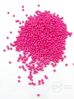 Mărgele de sticlă 2x2mm 40grame ~4400 bucăți 331119