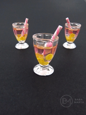 Pendant cupă plastic 25x17mm cu orificiu pentru cocktail 2mm 2 pieces 335674