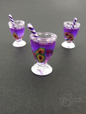 Pendant cupă plastic 25x17mm cu orificiu pentru cocktail 2mm 2 buc 335676