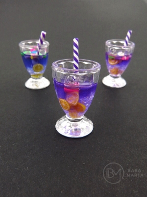 Pendant cupă plastic 25x17mm cu orificiu pentru cocktail 2mm 2 pieces 335677