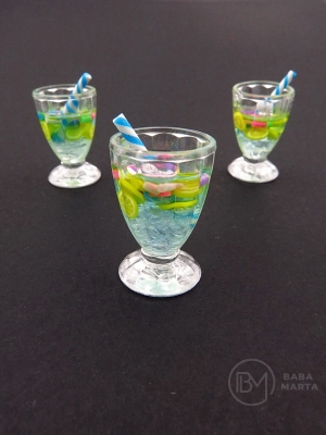 Pendant cupă plastic 25x17mm cu orificiu pentru cocktail 2mm 2 pieces 335678