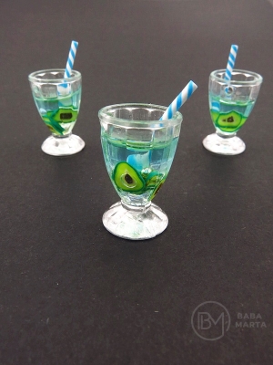 Pendant pahar plastic 25x17mm cu orificiu pentru cocktail 2mm 2 pieces 335681
