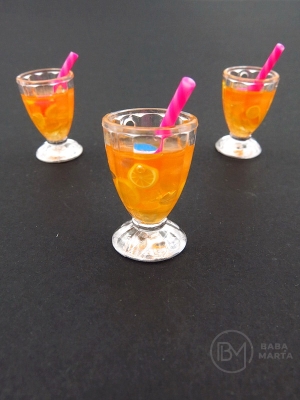 Pendant cupă plastic 25x17mm cu orificiu pentru cocktail 2mm 2 pieces 335688