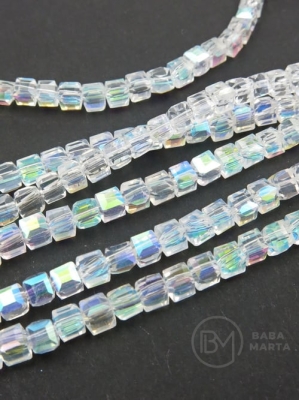 Colier de cristal, altele