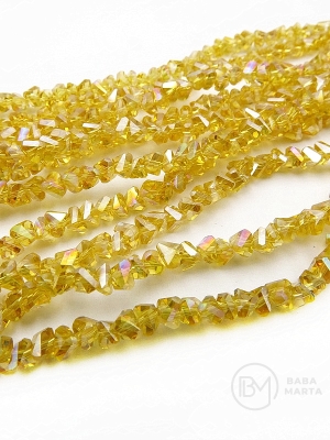 Triunghi de cristal 3x4x3mm arc AB ~33cm ~130 bucăți 1 șir 342812