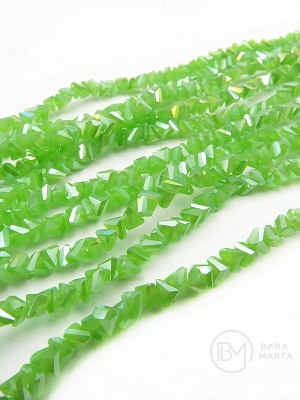 Triunghi de cristal 3x4x3mm arc AB ~33cm ~130 bucăți 1 șir 342823