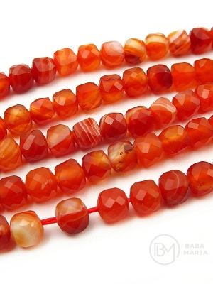 Cub de carneol ~5.2x~5.2mm gaură fațetă 0.6mm 32cm ~61 pieces 1 șir 351620