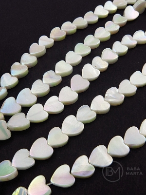 Inimă din sidef ~7x~7.5x~2mm color alb AB ~61 buc ~38cm 1 şir 352978