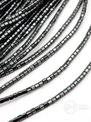 Hematit pătrat 2x2mm gaură 0.7mm 40cm ~180 buc 1 brad 353546