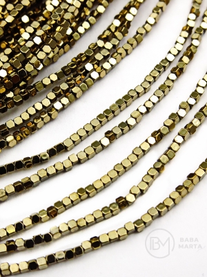 Hematit pătrat fațetat 1.5x1.5mm, culoare auriu țutret, gaură 0.5mm, 40cm ~260 buc. 1 șir 353553