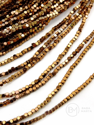 Hematit pătrat fațetat 1.5x1.5mm culoare bronz gaură 0.5mm 40cm ~260 buc 1 brad 353555