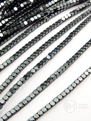 Hematit pătrat fațetat 2x2mm gaură 0.7mm 40cm ~200 buc 1 brad 353556