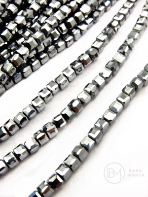 Hematit pătrat fațetat argintiu 3x3mm, gaură 0.8mm, 40cm ~130 buc. 1 brad 353567