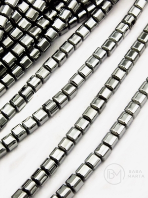 Hematit pătrat 4x4mm, culoare argintie, gaură 1mm 40cm ~100 bucăți 1 brad 353572