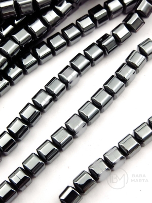 Hematit pătrat 6x6mm gaură 1.2mm 40cm ~70buc 1 brad 353576