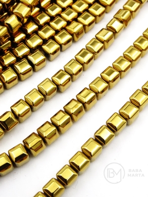 Hematit pătrat 6x6mm culoare aurie gaură 1.2mm 40cm ~70buc 1 brad 353579