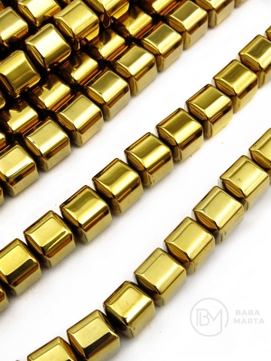 Hematit pătrat 8x8mm, culoare aurie, gaură 1.5mm, 40cm ~50buc 1 brad 353584