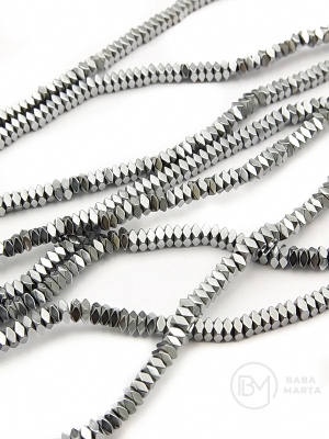 Hematit pătrat fațetat 2.5x2.5x1mm 40cm ~400 bucăți 1 fir 353670