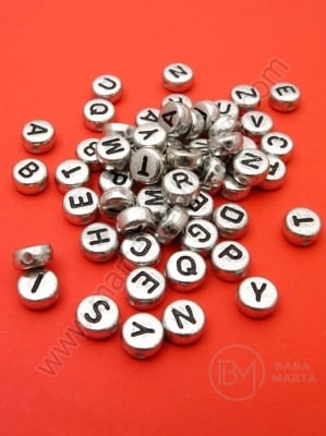 Mărgele 7x4mm litere metalizate MIX gaură 1mm 1 pachet 100 buc 1000-14.00 318599