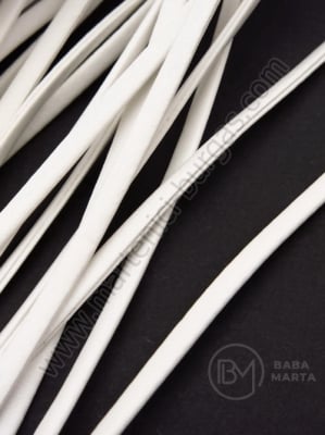Panglică albă din piele artificială 4x2mm, face-verso, 5 meters 421160