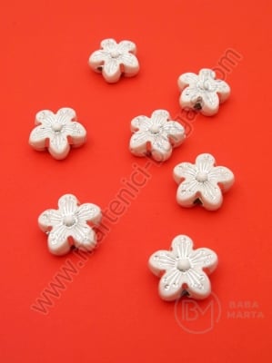 Ață argintie floare albă 15x6mm 1 pachet 40g ~53 buc 312156