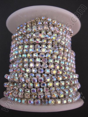 Panglică metalică argintie cu crystale cameleon SS 6 -2mm 1 meter 151742