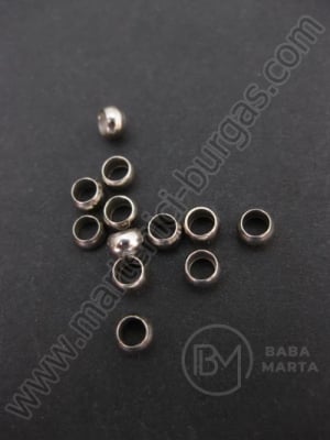 Bilă metalică cu orificiu 4,5x3,2 mm, orificiu argintiu 3 mm, 50 buc. 301084