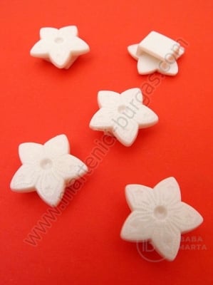 Floare 19x7mm gaură albă 8x3mm 1 pachet 40g ~51 buc 312526