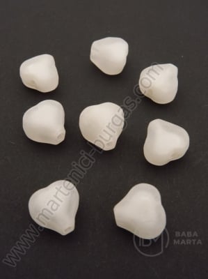 Inimă 12mm alb mat cu base albă 1 pachet 40g ~69 bucăți 311934