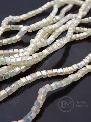 Șir de cuburi de cristal ~2mm gaură de arc 0.5mm ~190 pcs ~43cm 1 buc 342567