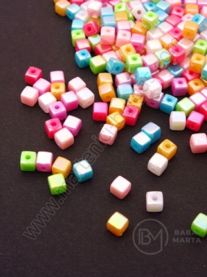 Cub 4x4mm efect mixt AB (curcubeu) 1 pachet 40g ~700 buc 312406