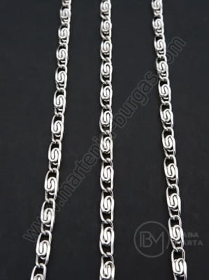 Lanț metalic 0.6x2.8mm culoare argintie 1 metru 302142