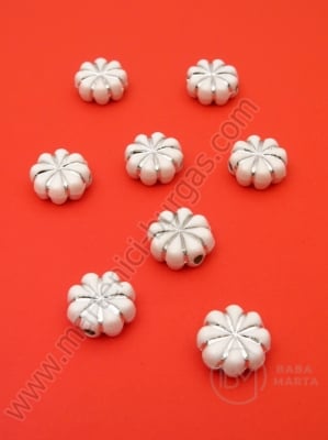 Flori albe cu fir argintiu 13x6mm, 1 pachet, 40g ~59 buc. 312158
