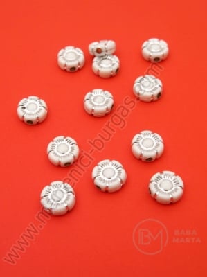 Ață argintie floare albă 10x4mm 1 pachet 40g ~150 buc 312160