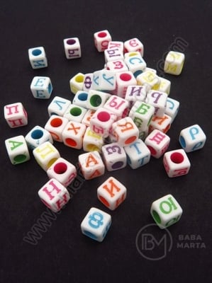 Cub 6x6x6mm litere colorate MIX gaură 3mm 1 pachet 40g ~242 buc 312644