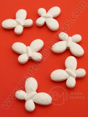 Albă fluture 17x13mm 40g ~83 buc 311085