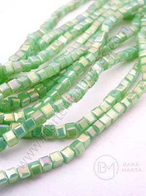 Șir de cuburi de cristal ~2mm gaură de arc 0.5mm ~190 pcs ~43cm 1 buc 342576