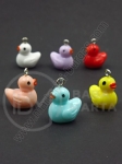 Pendant 17x16x13mm resin mixtă cu forme de rață, gaură 2.5mm, 1 pack, 4 pcs. 335854
