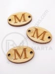 Țiglă de lemn 25x16x3mm litera <b>M</b> gaură 2.5mm 1 pachet 10buc 182252
