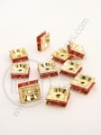 Pătrat 8x8x3mm cu cristale roșii aurii 10 buc 301425