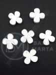 Floare din lemn 20x6mm, gaură albă 2mm, 1 pachet 20 buc. 327172
