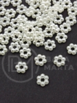 Floare 7x2.5mm pearl ecru gaură 2mm 40 grame ~740 buc 312979