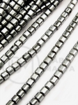 Hematit pătrat 4x4mm, culoare argintie, gaură 1mm 40cm ~100 bucăți 1 brad 353572